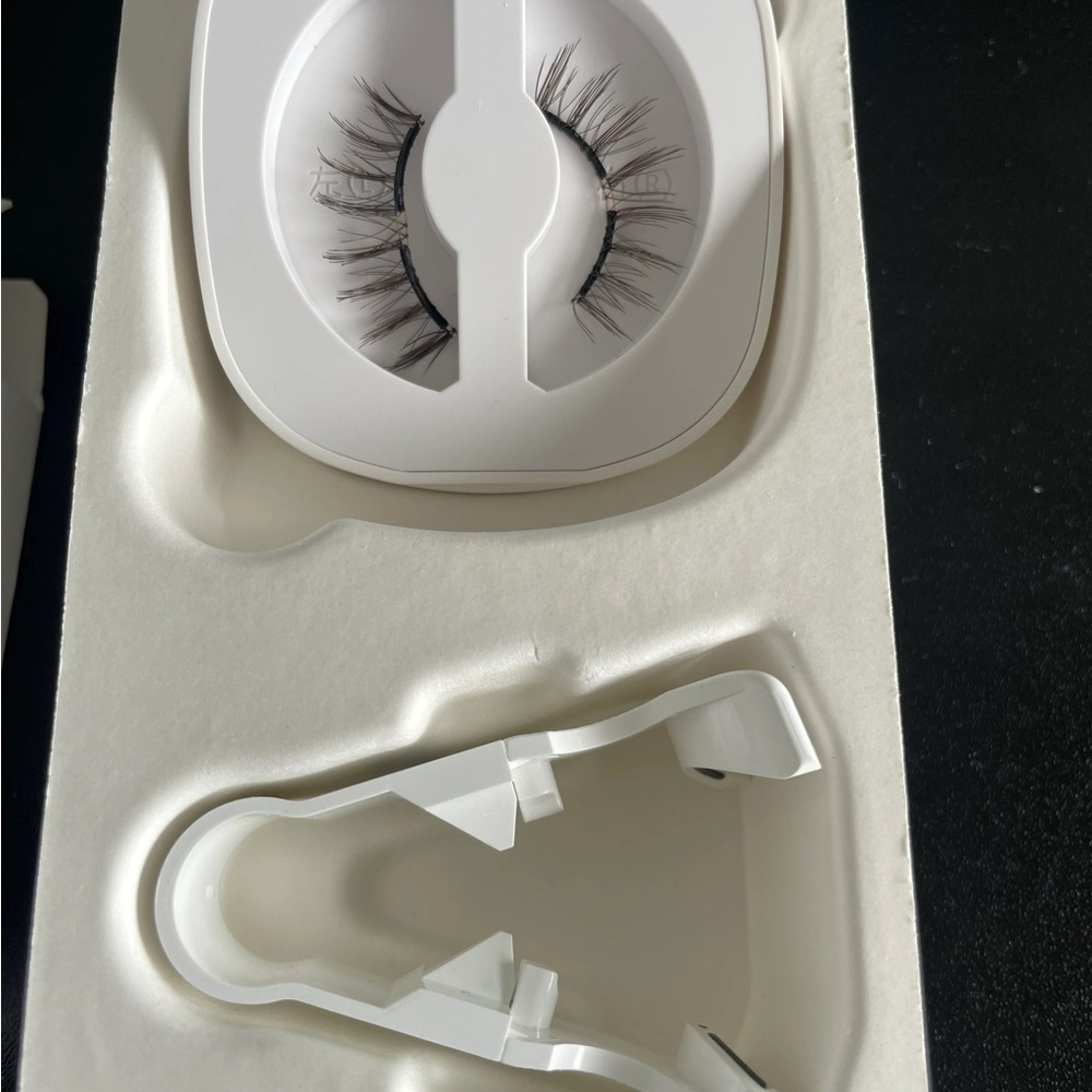 Magnetic False Eyelashes with Applicator two pairs